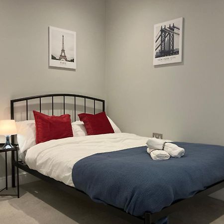 Spectacular 2 Bed Apartment With Lovely Terrace - 1 The Southwell Лондон Экстерьер фото