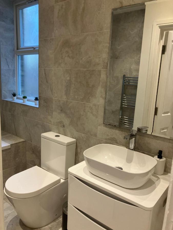 Spectacular 2 Bed Apartment With Lovely Terrace - 1 The Southwell Лондон Экстерьер фото